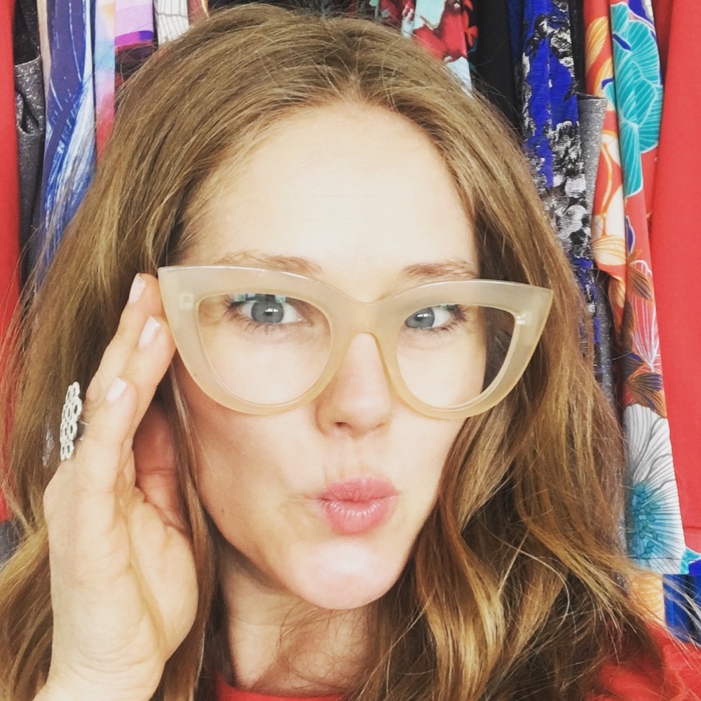 Hi I’m Tracy Gold. I’m a personal stylist, designer and show host.